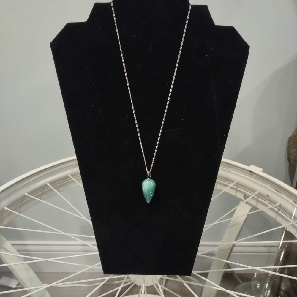Jade color necklace - Picture 4 of 5